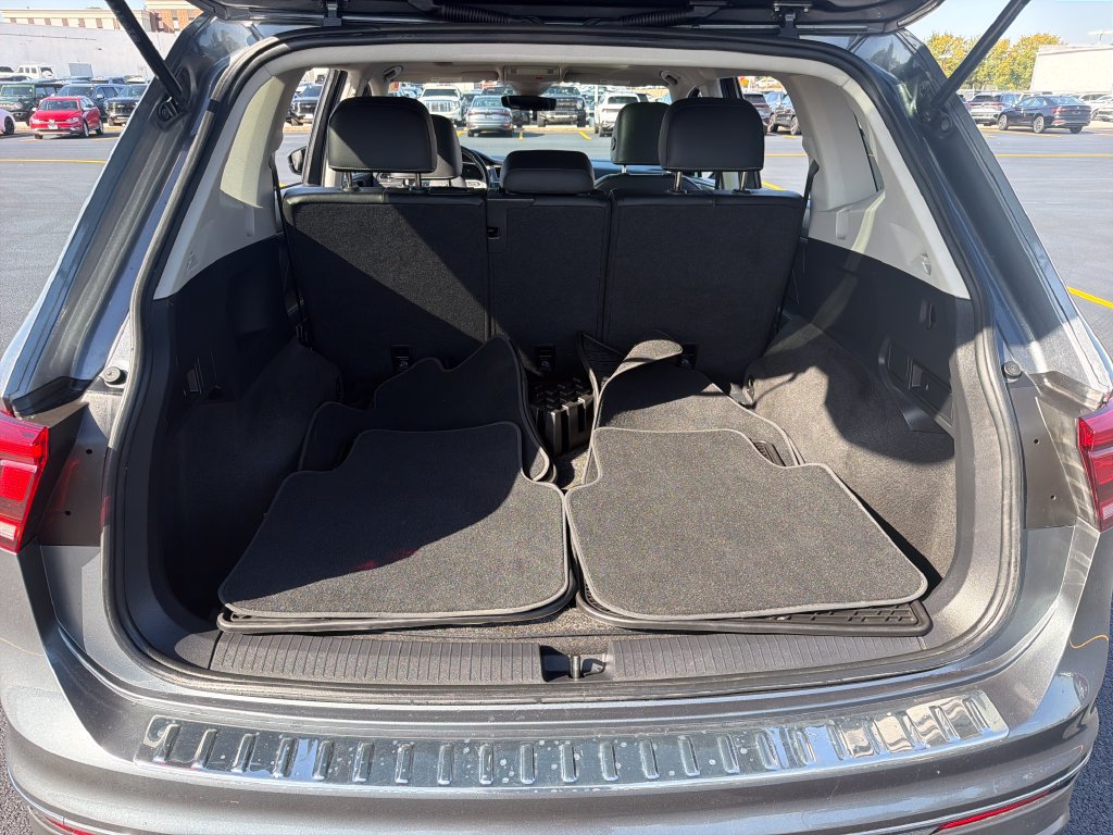 Certified 2023 Volkswagen Tiguan SE w/ Panoramic Sunroof Package AWD/4WD image 28