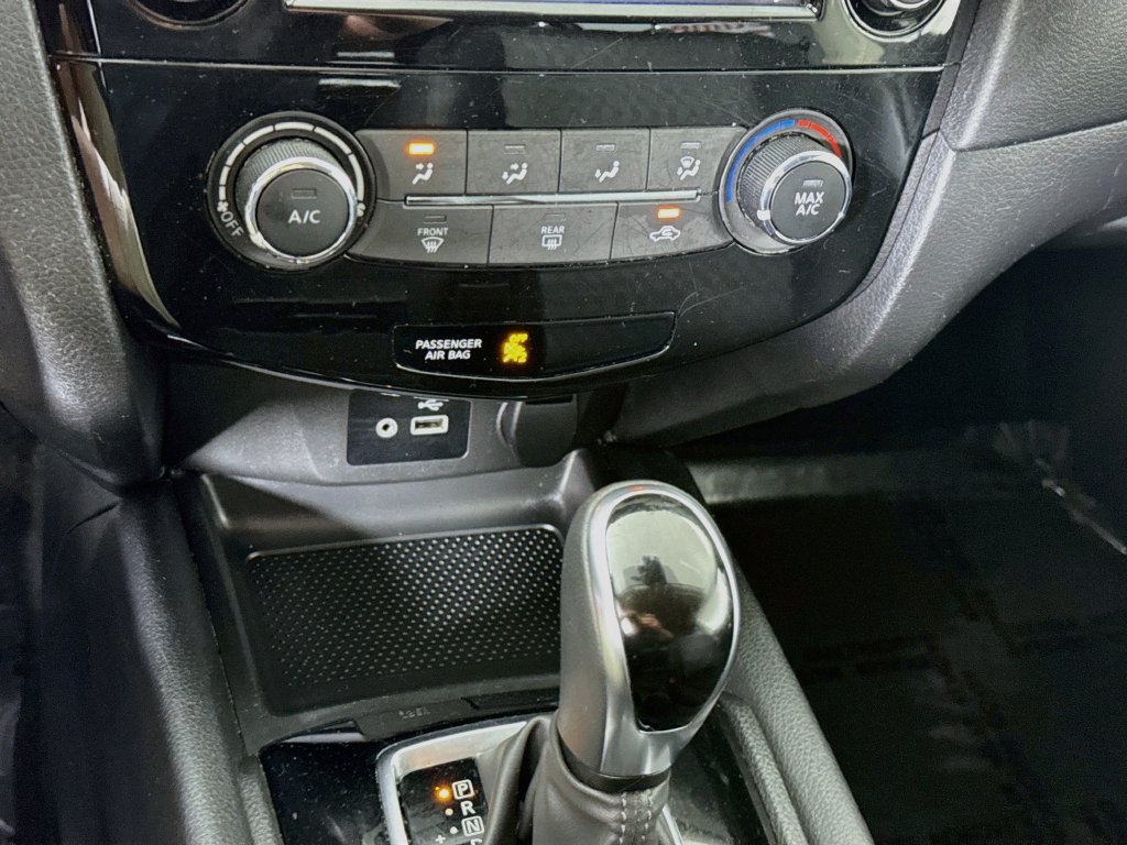Used 2020 Nissan Rogue S w/ Special Edition Package FWD image 7