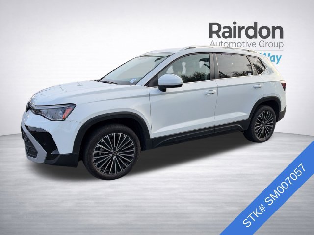 Used 2025 Volkswagen Taos SE FWD image 3