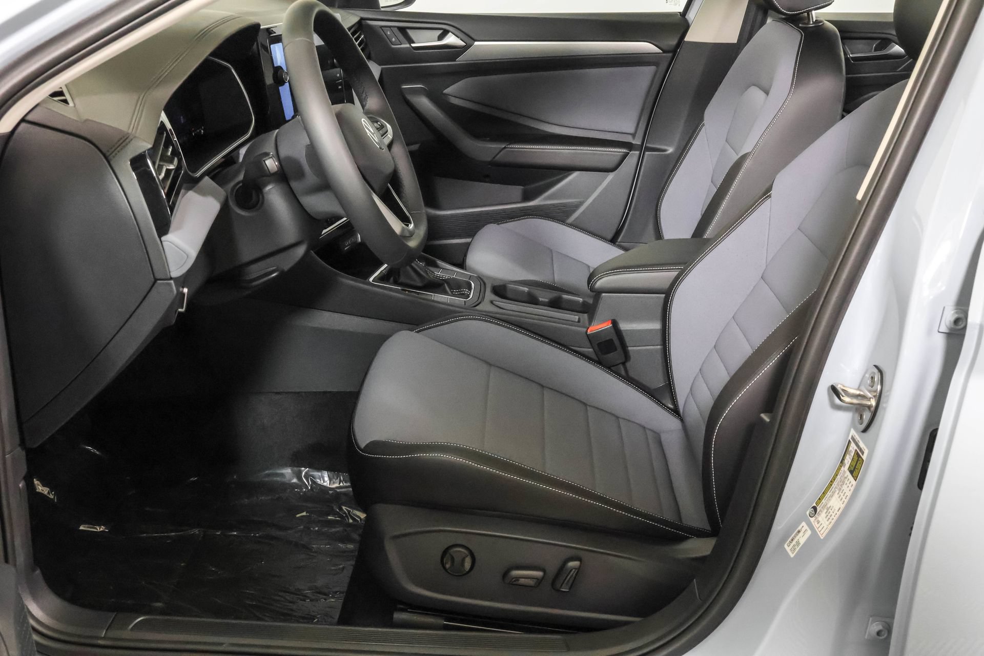 Used 2026 Volkswagen Jetta SE FWD image 21