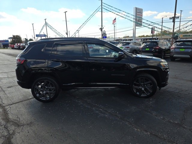 Used 2024 Jeep Compass Limited w/ High Altitude Package image 7