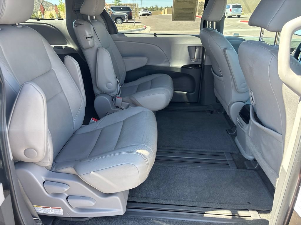 Used 2015 Toyota Sienna XLE w/ XLE Navigation Package FWD image 17