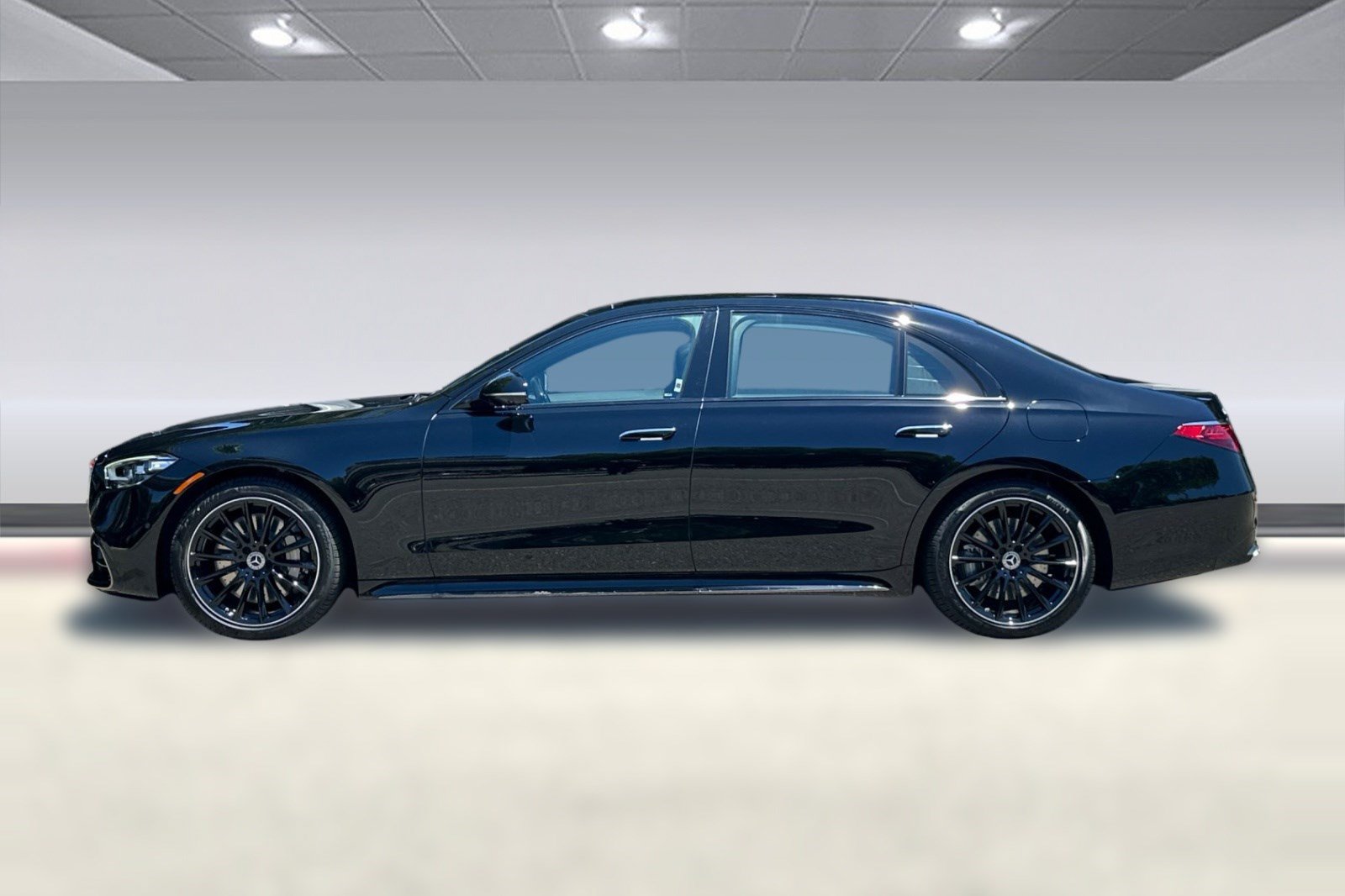 New 2026 Mercedes-Benz S 580e 4MATIC Sedan image 2