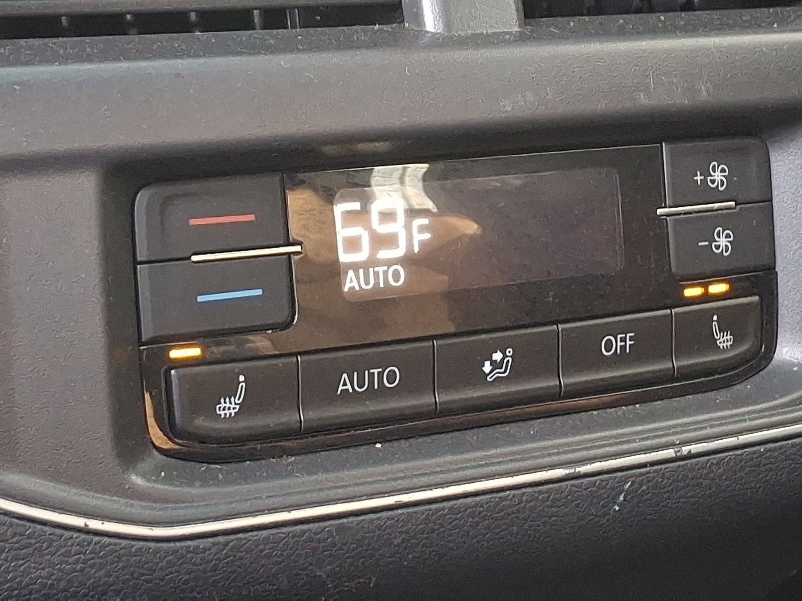 Used 2018 Volkswagen Atlas SEL Premium image 12