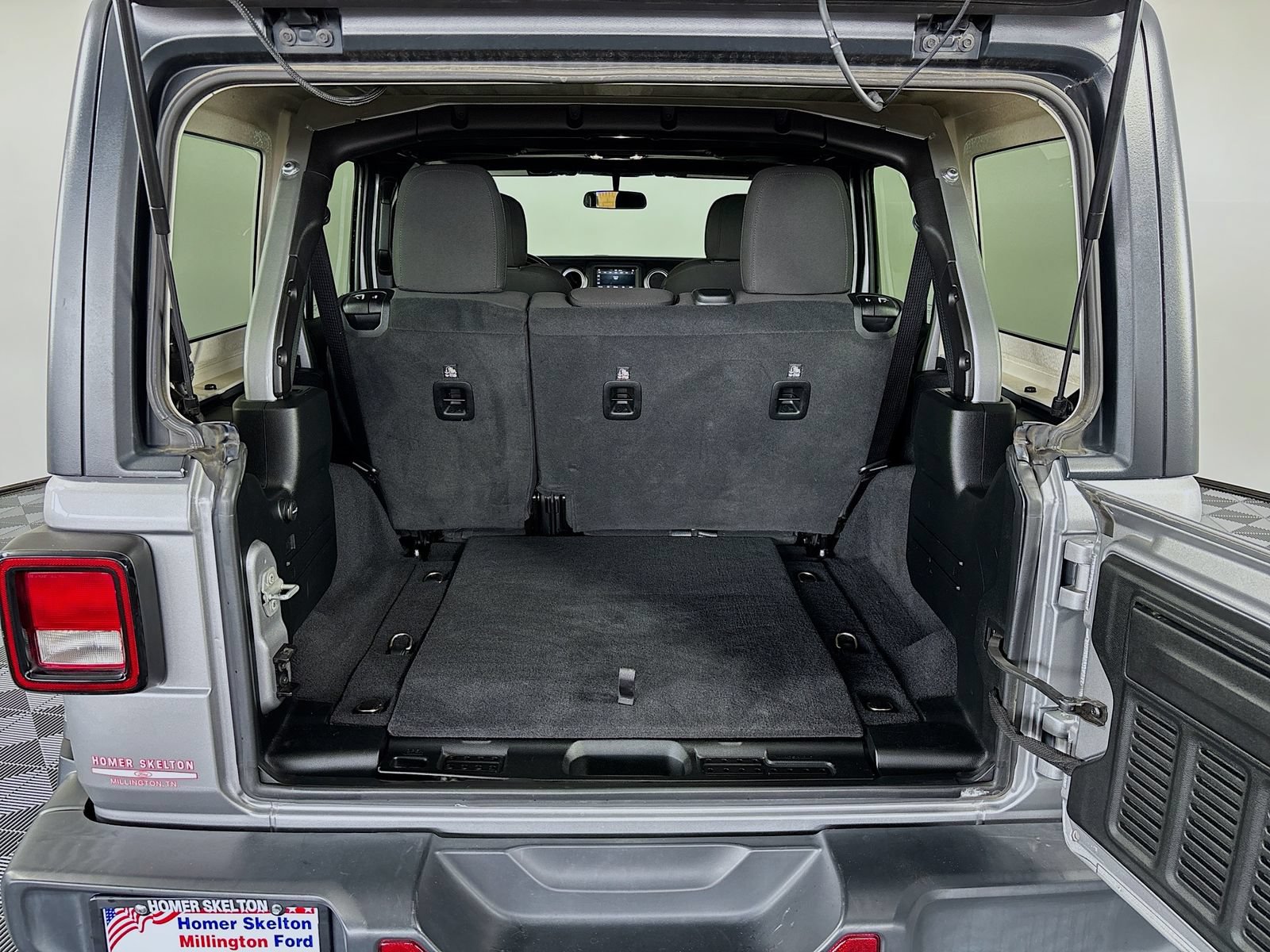 Used 2020 Jeep Wrangler Unlimited Sahara AWD/4WD image 24