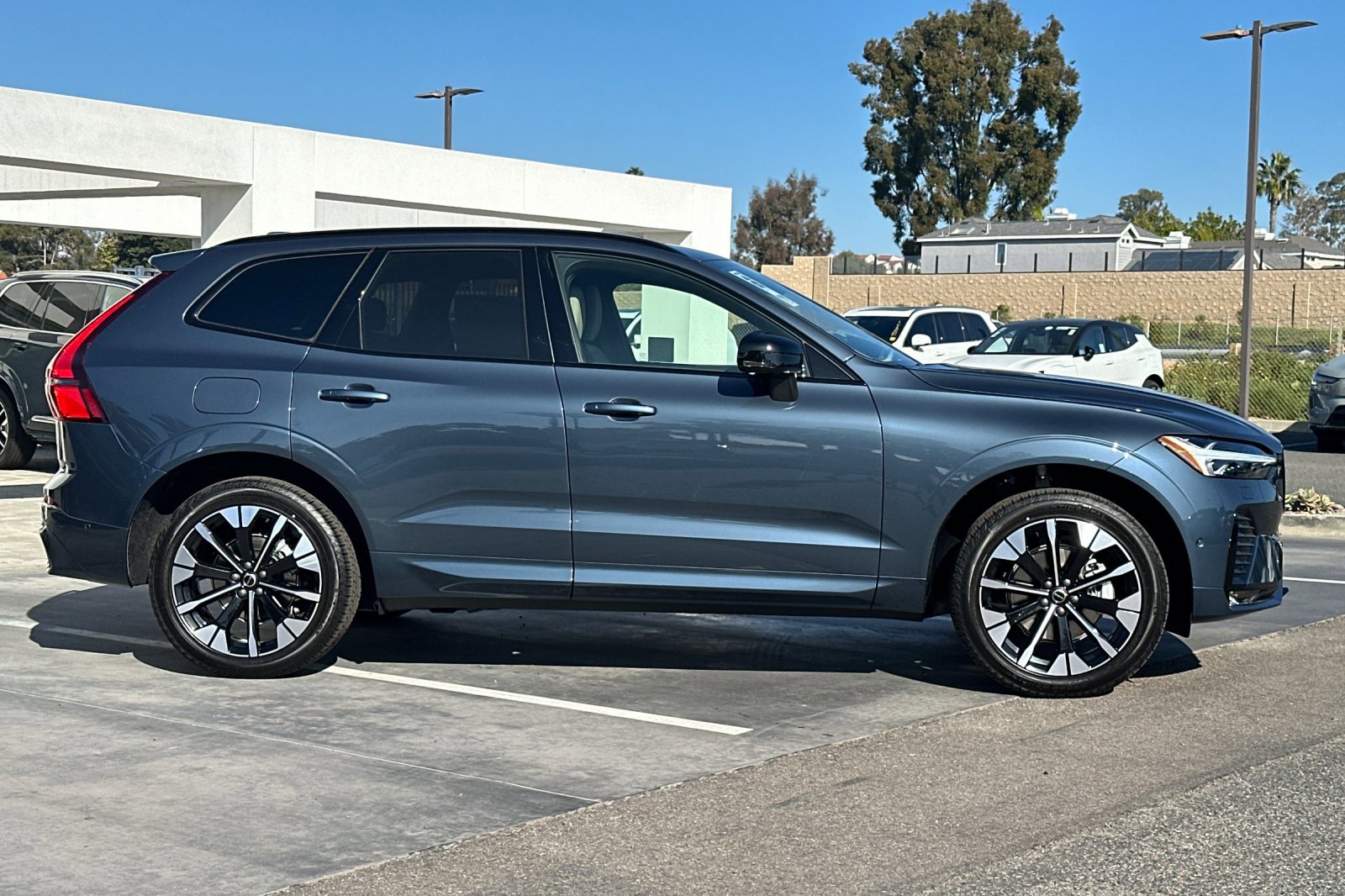 New 2026 Volvo XC60 B5 Plus w/ Climate Package image 4