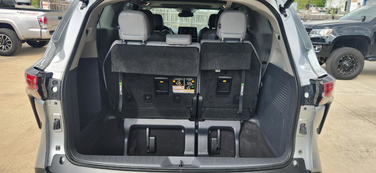 Used 2022 Toyota Sienna XLE image 10