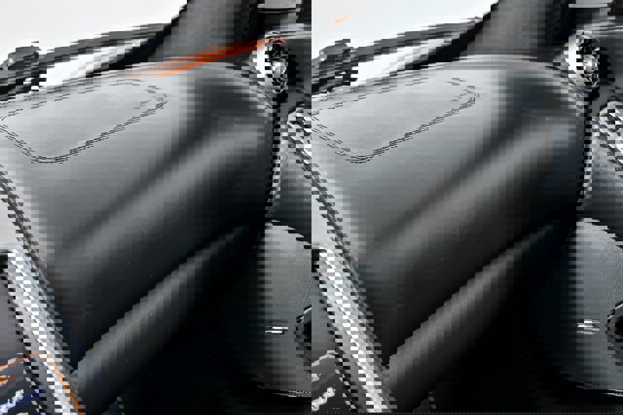 Used 2015 McLaren 650S Spider image 38