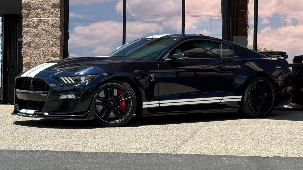 Used 2021 Ford Mustang Shelby GT500 w/ Technology Package RWD image 3