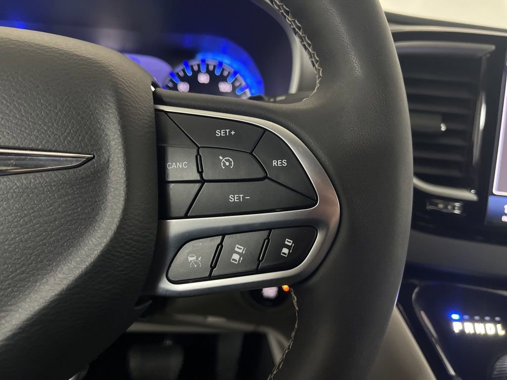 Used 2024 Chrysler Pacifica Touring-L image 57