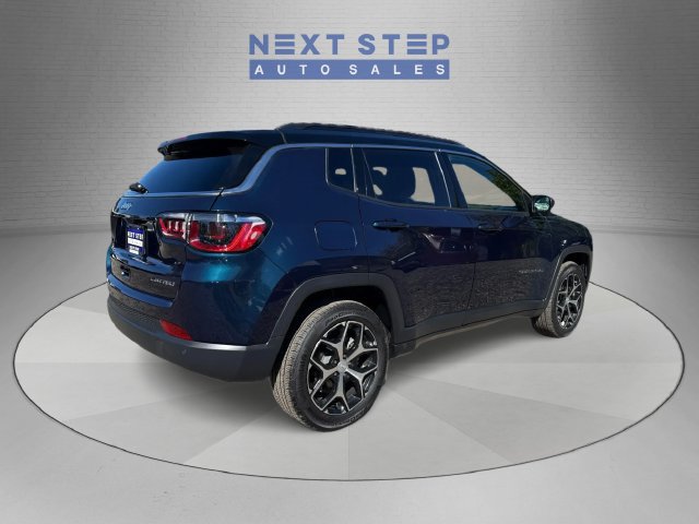 Used 2024 Jeep Compass Limited AWD/4WD image 8