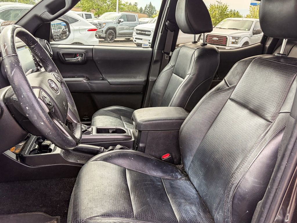 Used 2022 Toyota Tacoma TRD Sport w/ TRD Premium Sport Package image 9