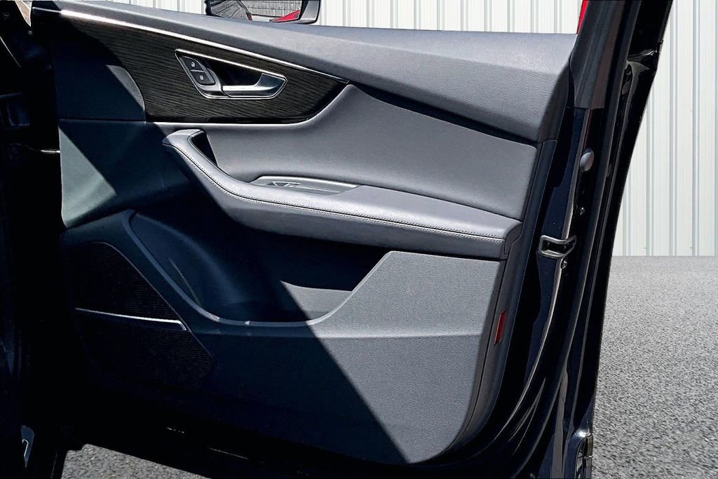 Used 2023 Audi Q7 3.0T Premium Plus w/ Premium Plus Package image 28