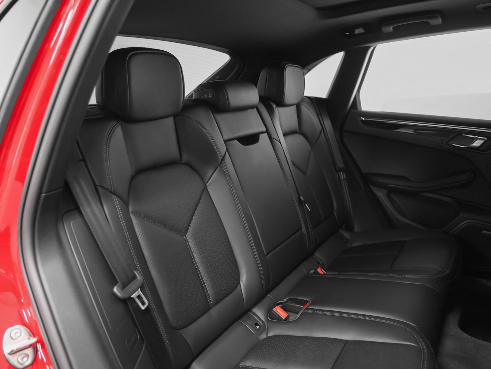Certified 2026 Porsche Macan AWD/4WD image 23