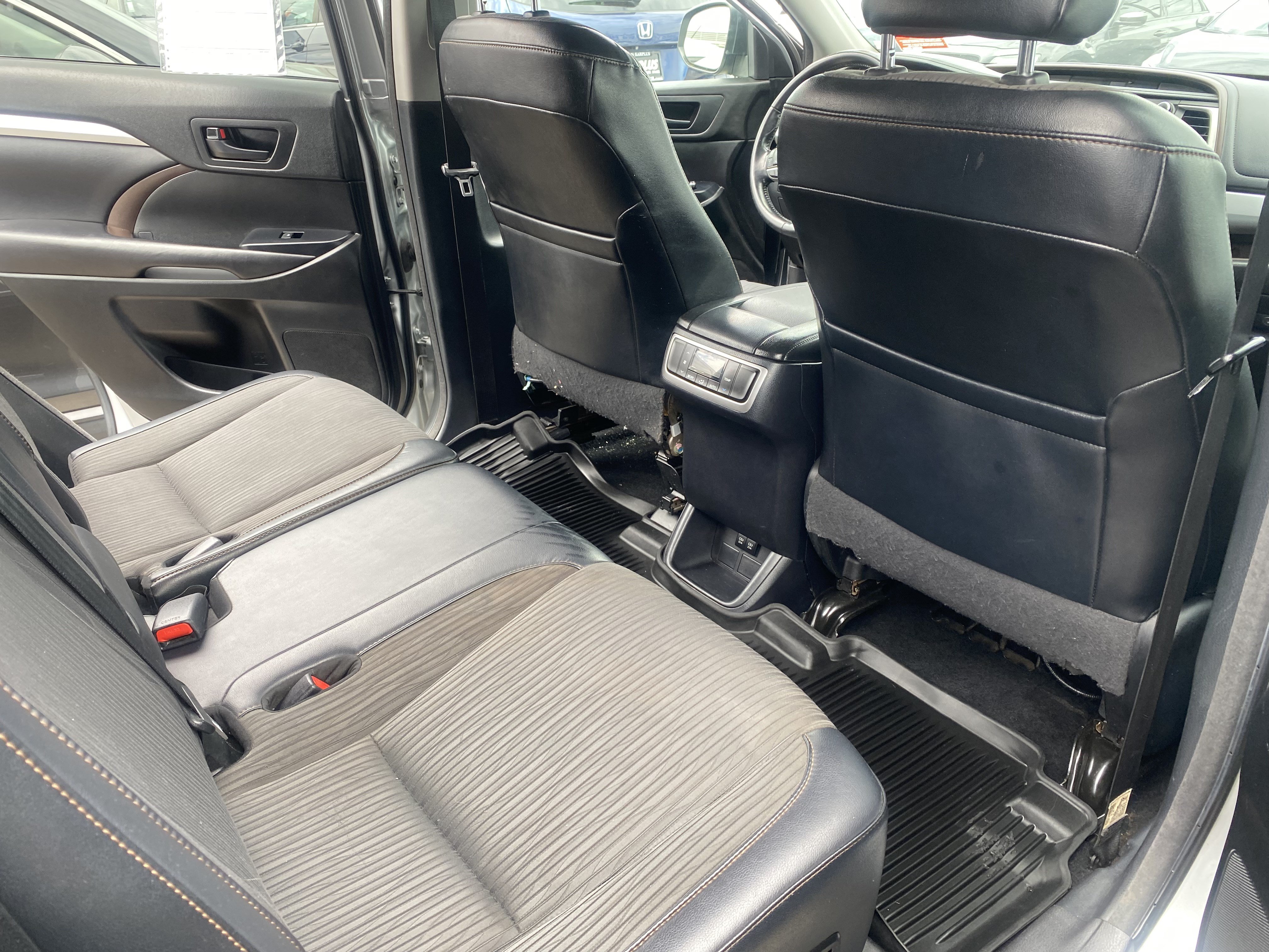 Used 2018 Toyota Highlander Plus FWD image 16