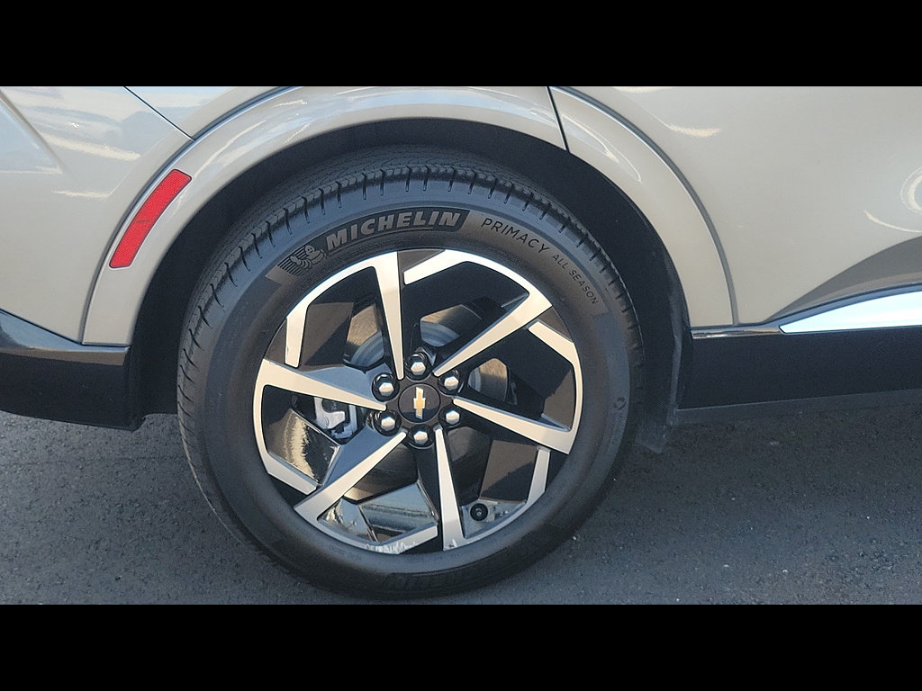 Used 2024 Chevrolet Equinox EV LT w/ LPO, Blackout Package FWD image 6