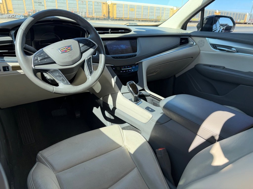 Used 2018 Cadillac XT5 Luxury w/ Driver Awareness Package FWD image 32