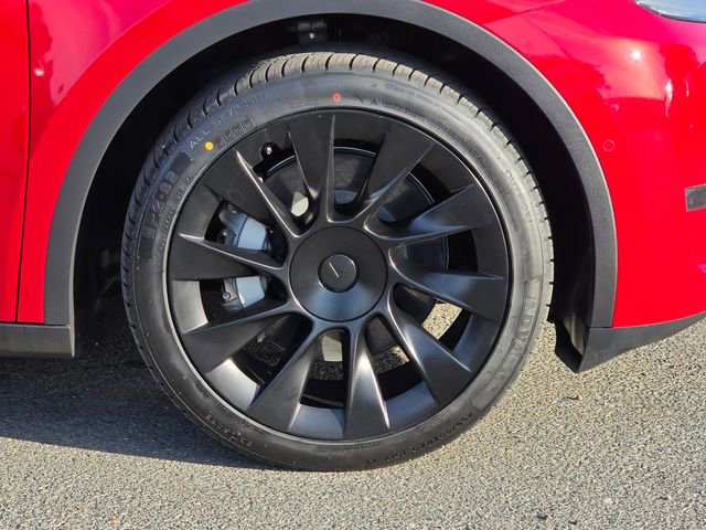 Used 2022 Tesla Model Y Long Range image 8