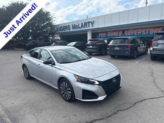 Used 2024 Nissan Altima 2.5 SV FWD image 1