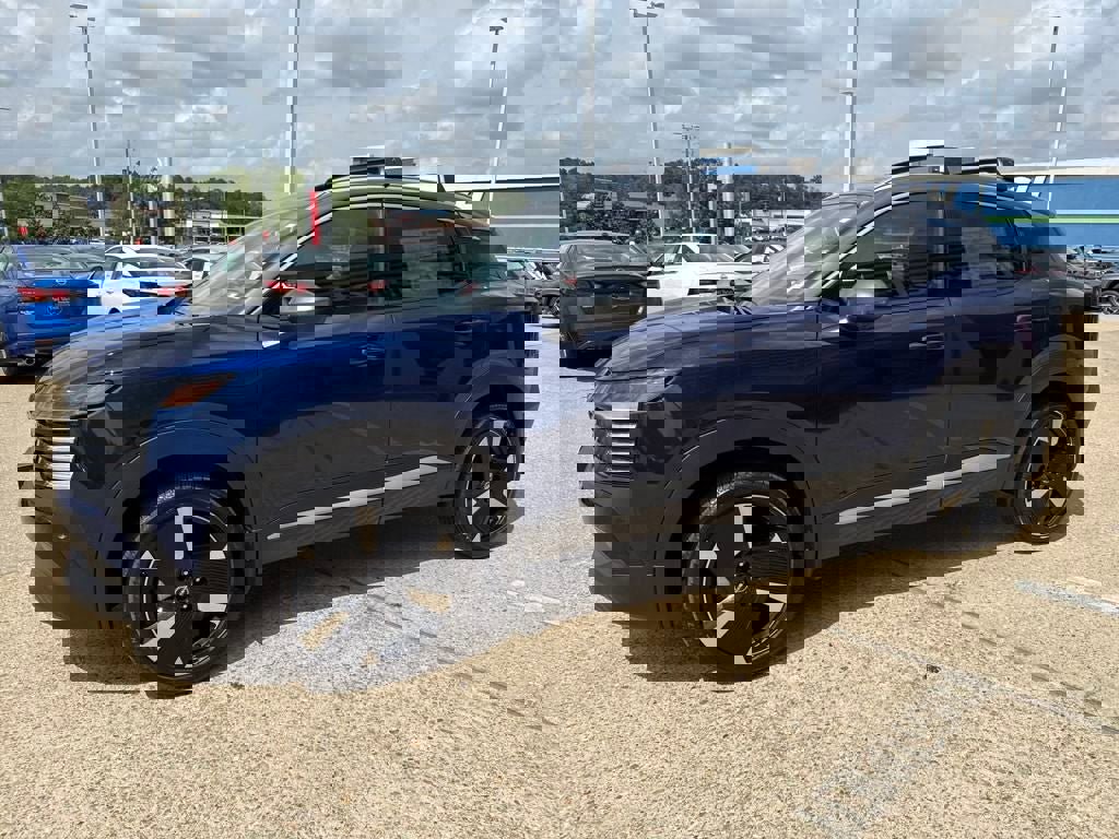 New 2025 Nissan Kicks SR image 2