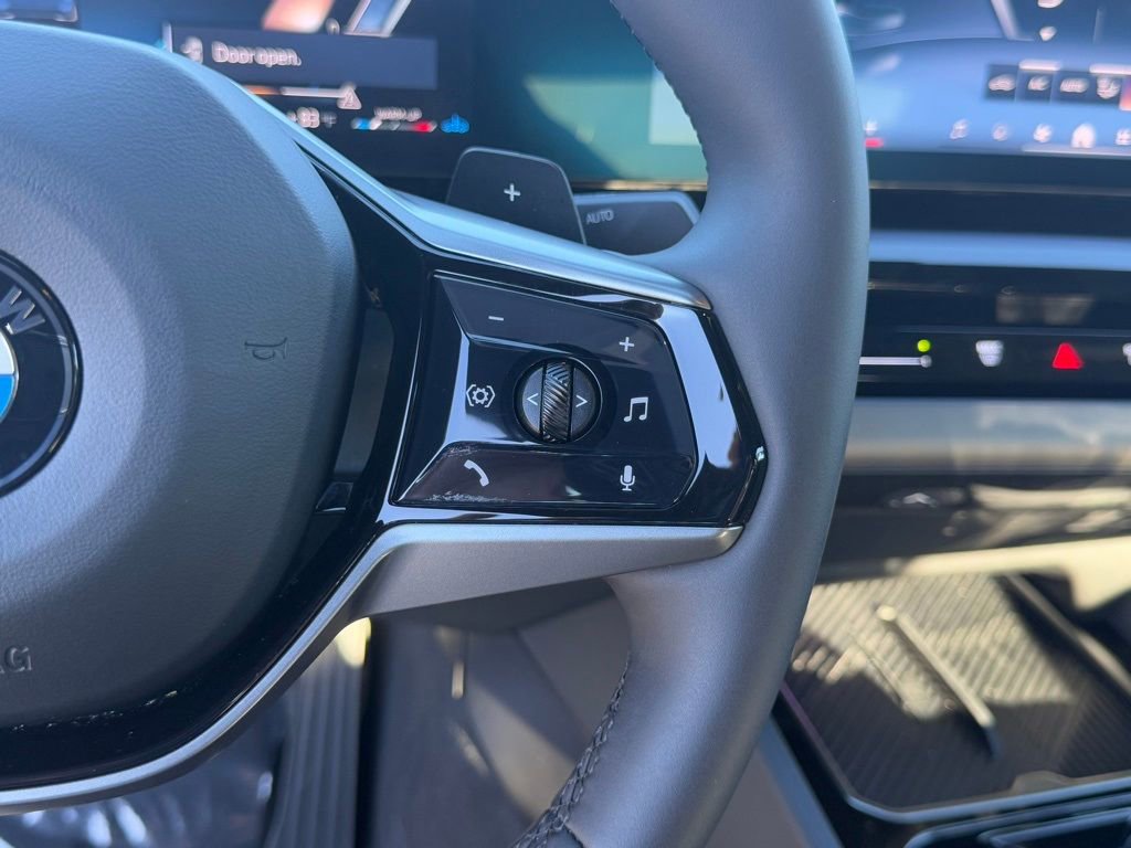 Used 2025 BMW 530i image 25