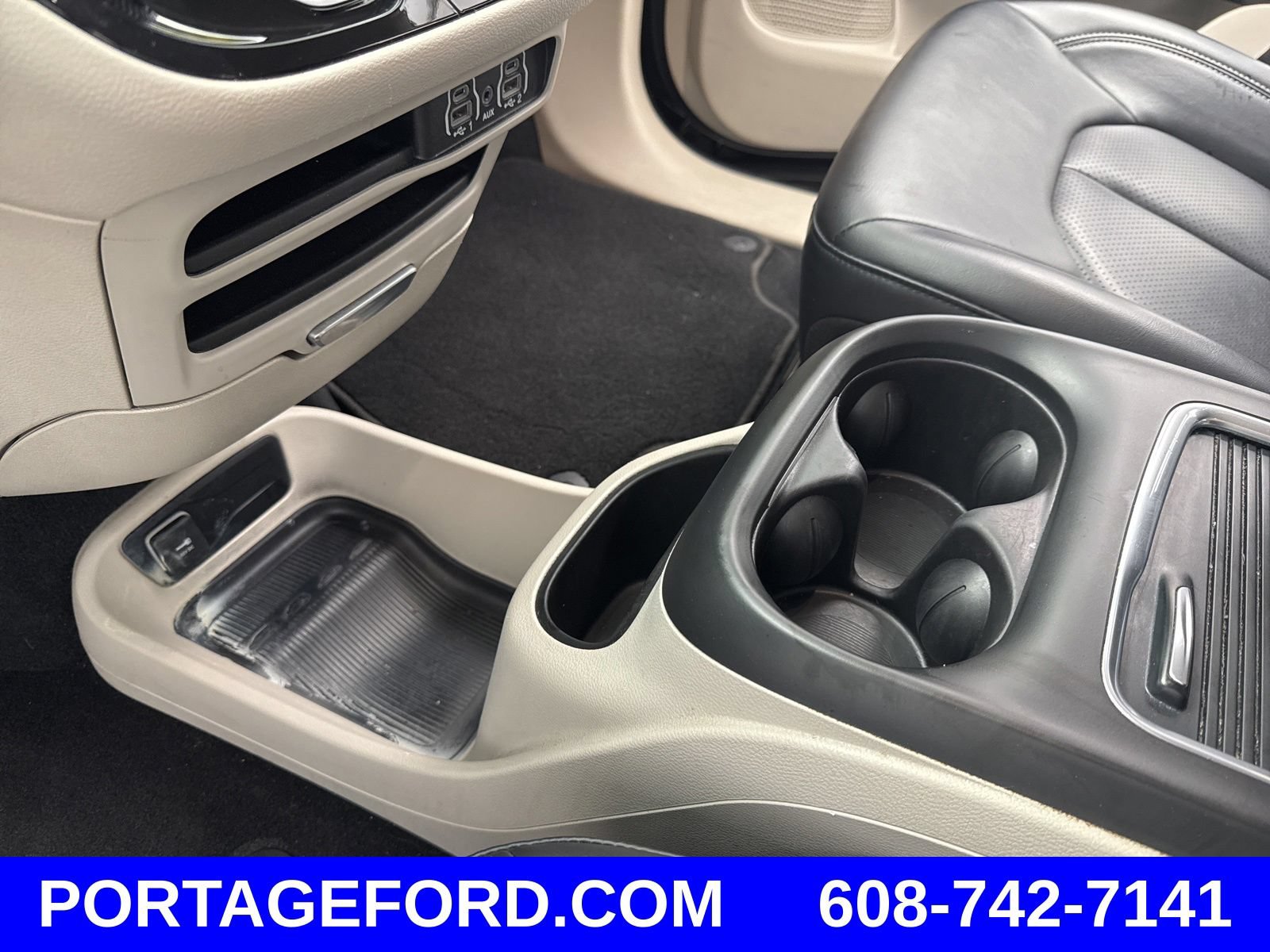 Used 2023 Chrysler Pacifica Touring-L FWD image 18