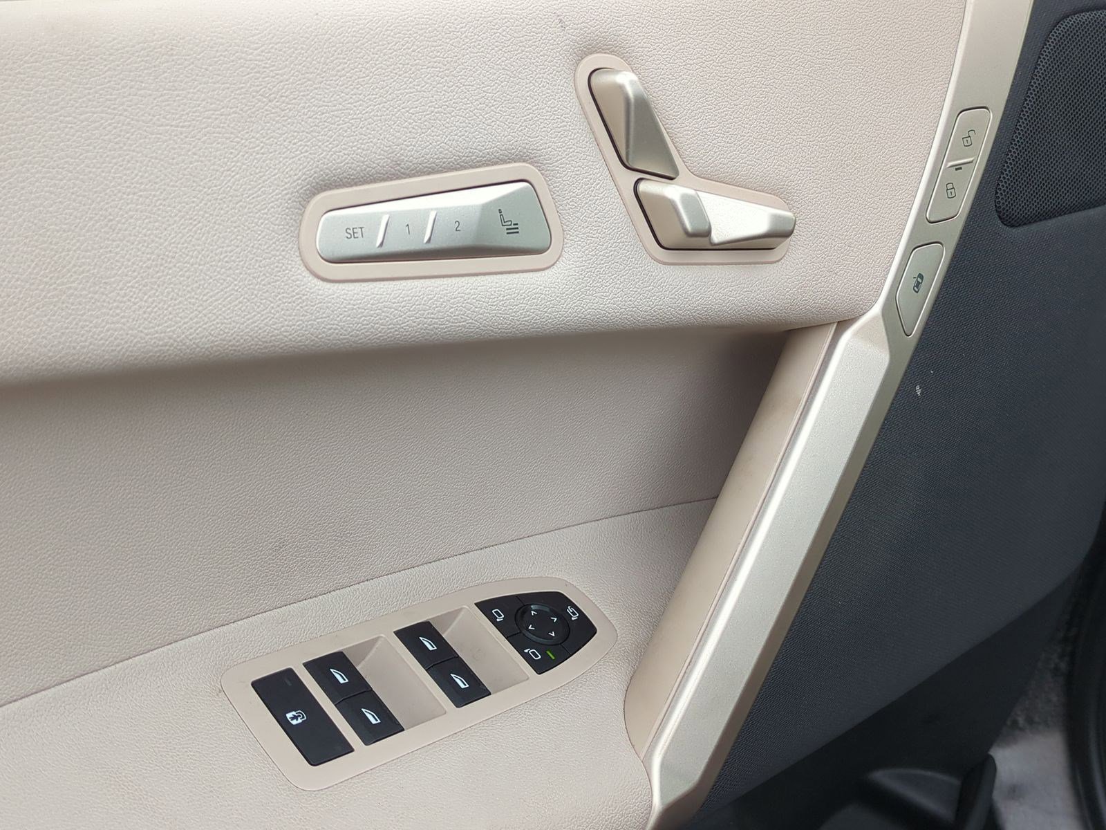 Certified 2023 BMW iX xDrive50 w/ BMW I Signature Blue Package AWD/4WD image 14