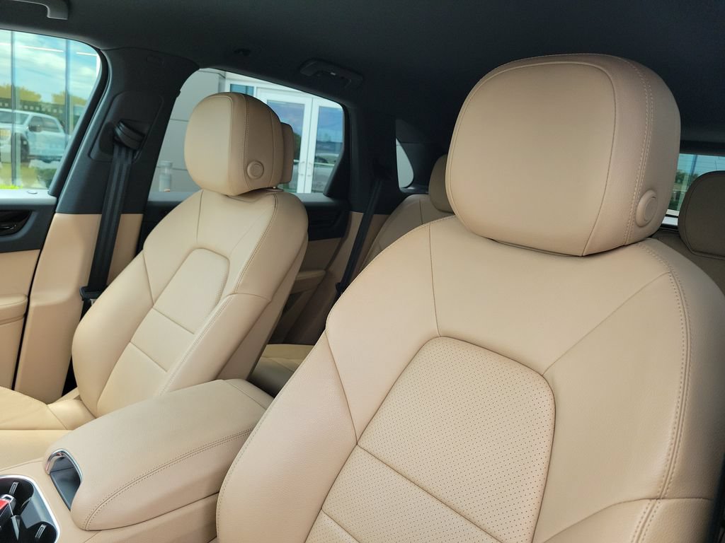 Used 2022 Porsche Cayenne AWD/4WD image 26