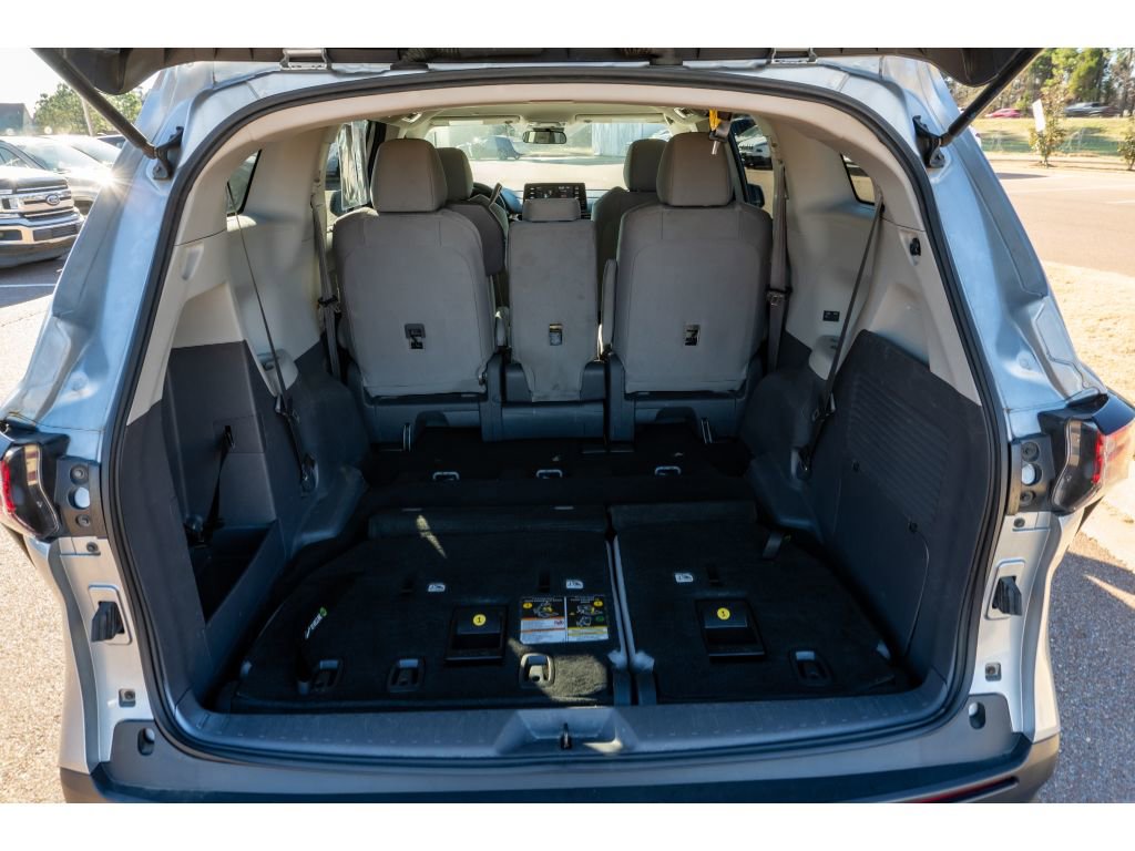 Used 2021 Toyota Sienna LE image 14