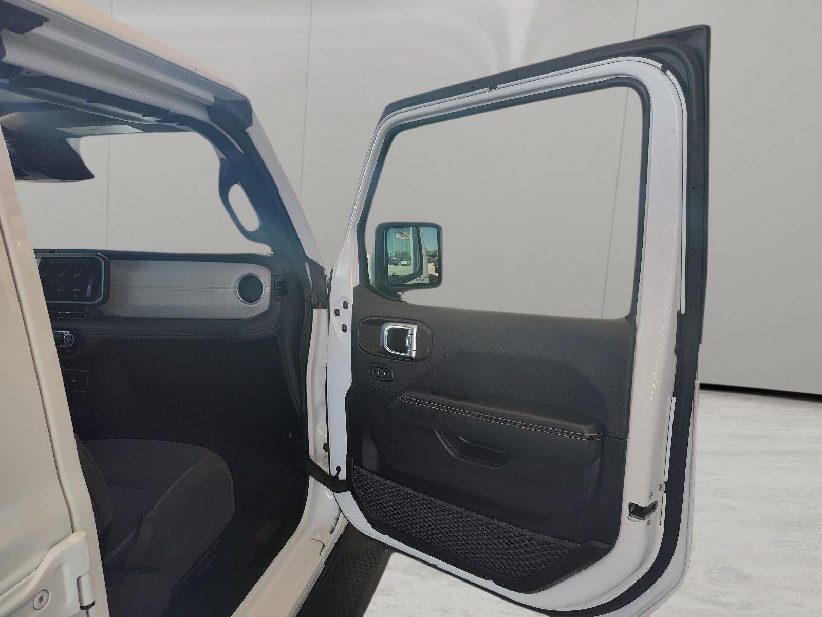 Used 2025 Jeep Wrangler Unlimited Sahara AWD/4WD image 17