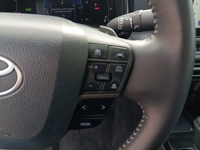 Used 2025 Toyota Camry SE image 12