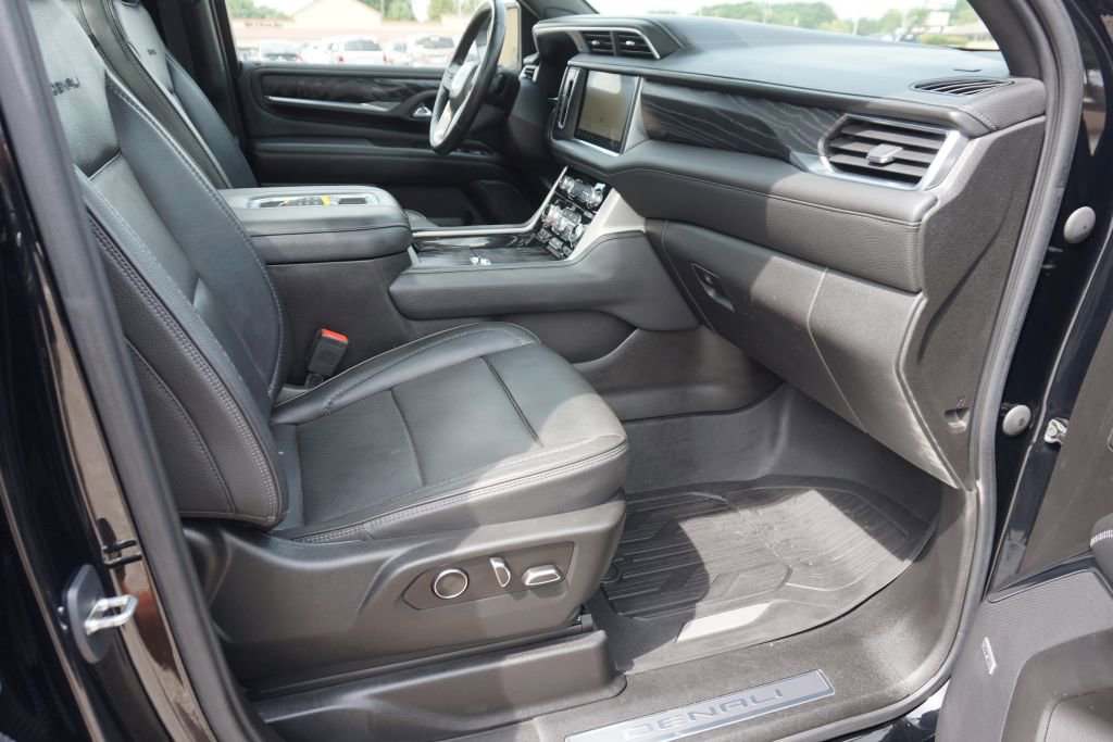 Used 2021 GMC Yukon Denali w/ Denali Premium Package image 35