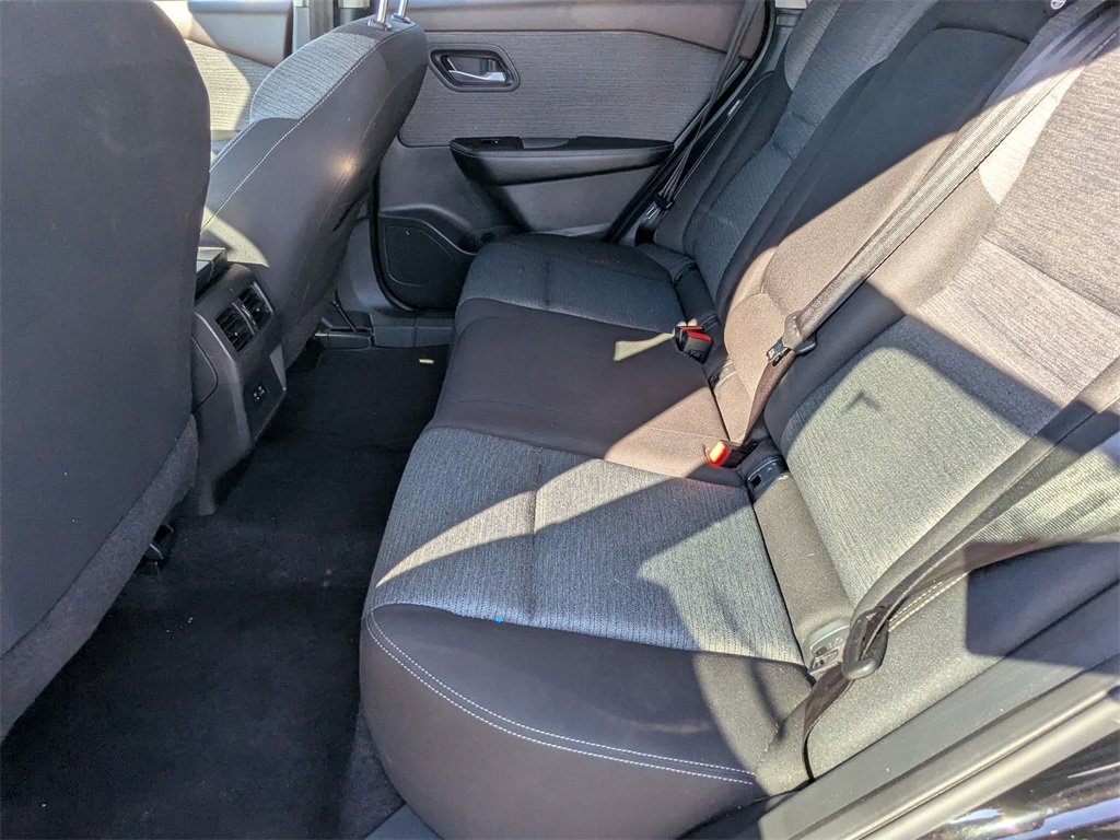 Used 2023 Nissan Rogue SV image 17