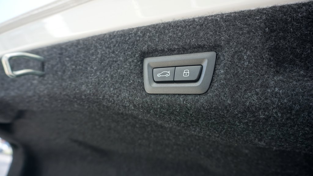 Used 2027 BMW 530i xDrive w/ Premium Package AWD/4WD image 6