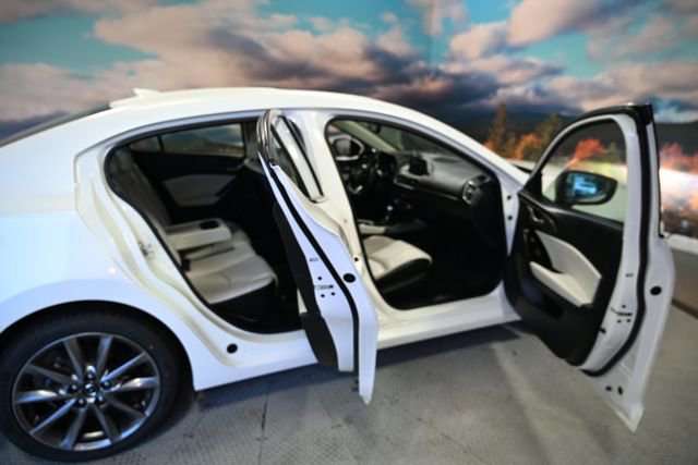 Used 2018 MAZDA MAZDA3 Grand Touring w/ Premium Equipment Package image 44