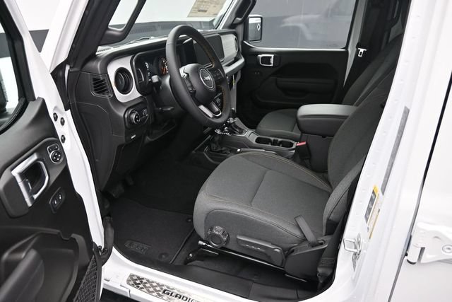 Used 2024 Jeep Gladiator Sport AWD/4WD image 6