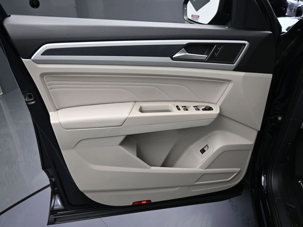 Used 2023 Volkswagen Atlas SEL R-Line image 13