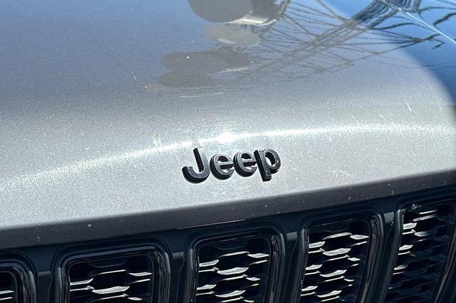 Used 2023 Jeep Grand Cherokee L Laredo AWD/4WD image 9