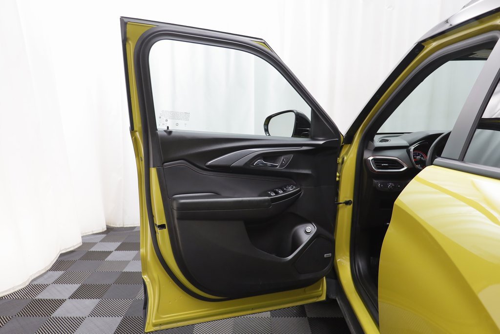 Certified 2023 Chevrolet TrailBlazer RS w/ Sun and Liftgate Package image 4