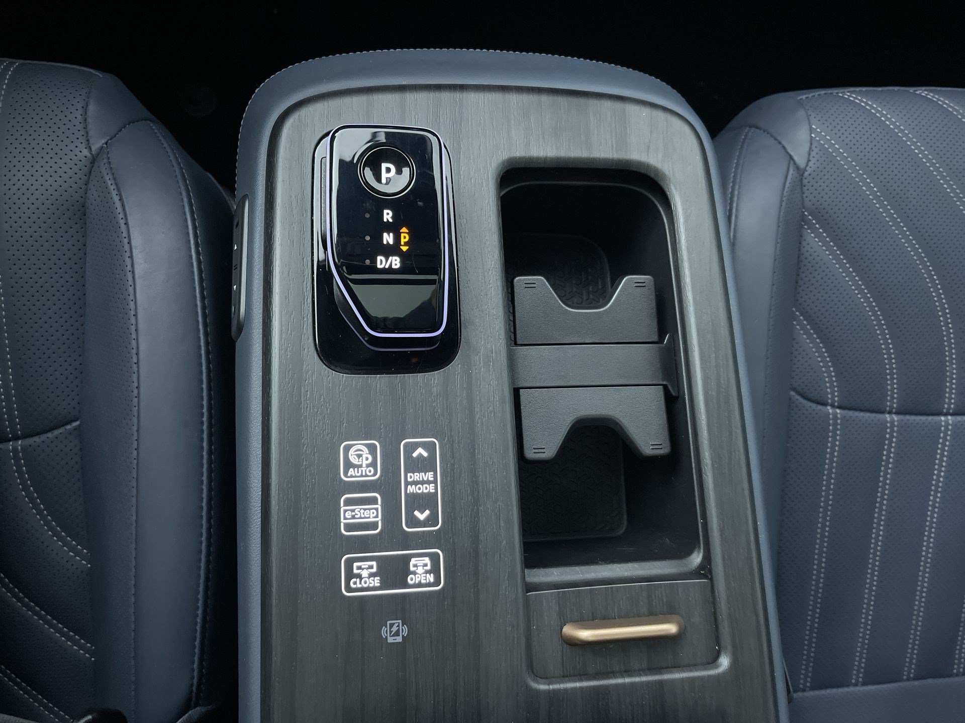 Certified 2024 Nissan Ariya AWD image 22
