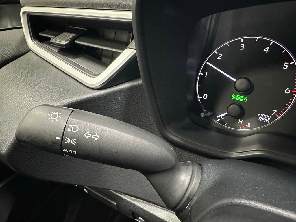 Used 2025 Toyota Corolla SE image 21