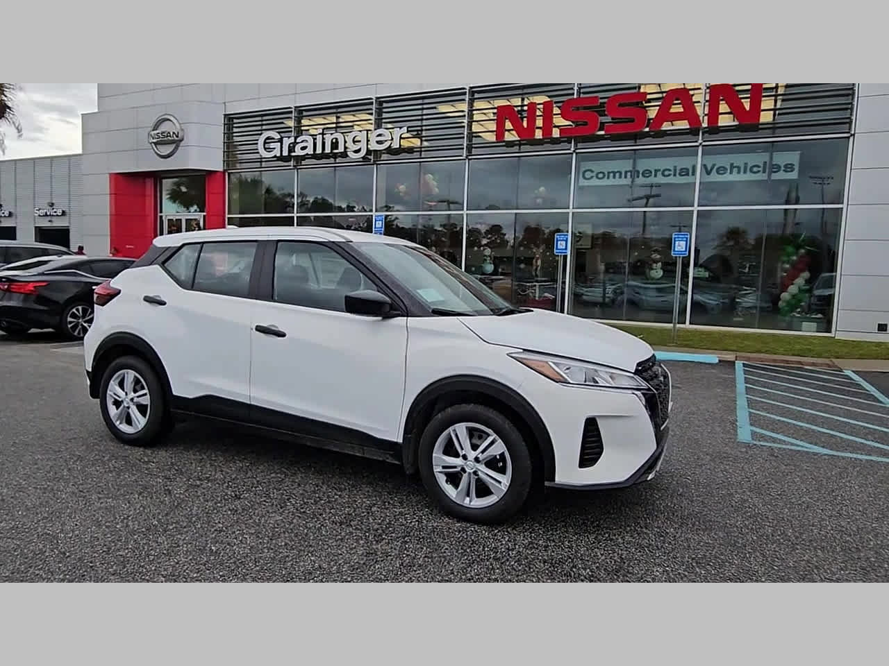 New 2025 Nissan Kicks Play S image 36