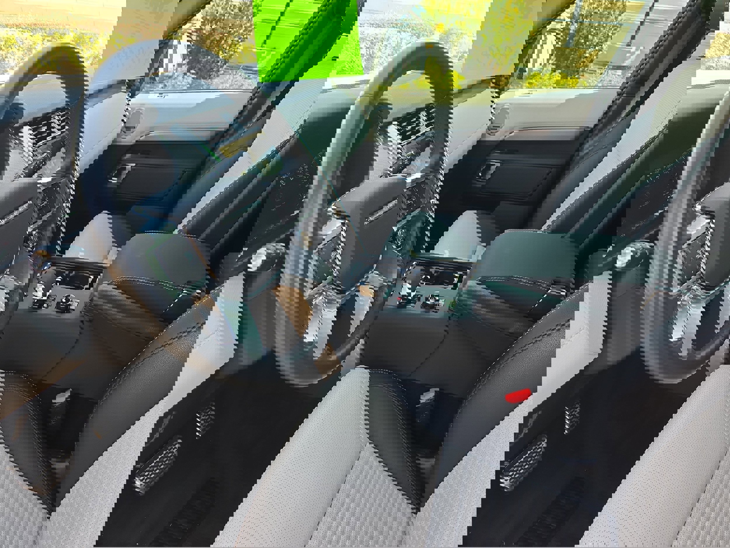 Used 2023 Land Rover Discovery S R-Dynamic image 17