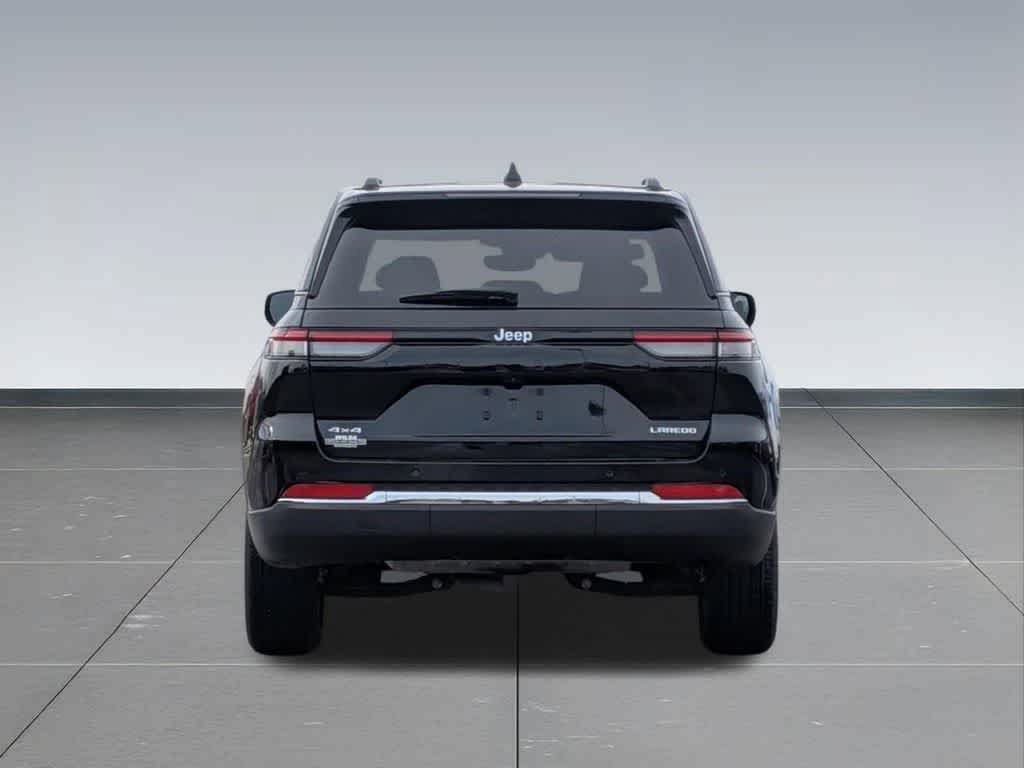 Used 2023 Jeep Grand Cherokee Laredo AWD/4WD image 5