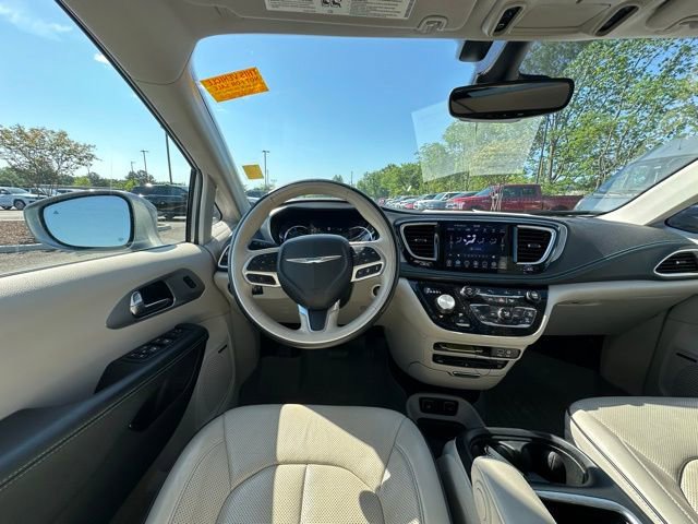 Used 2020 Chrysler Pacifica Limited w/ Advanced Safetytec Group FWD image 18