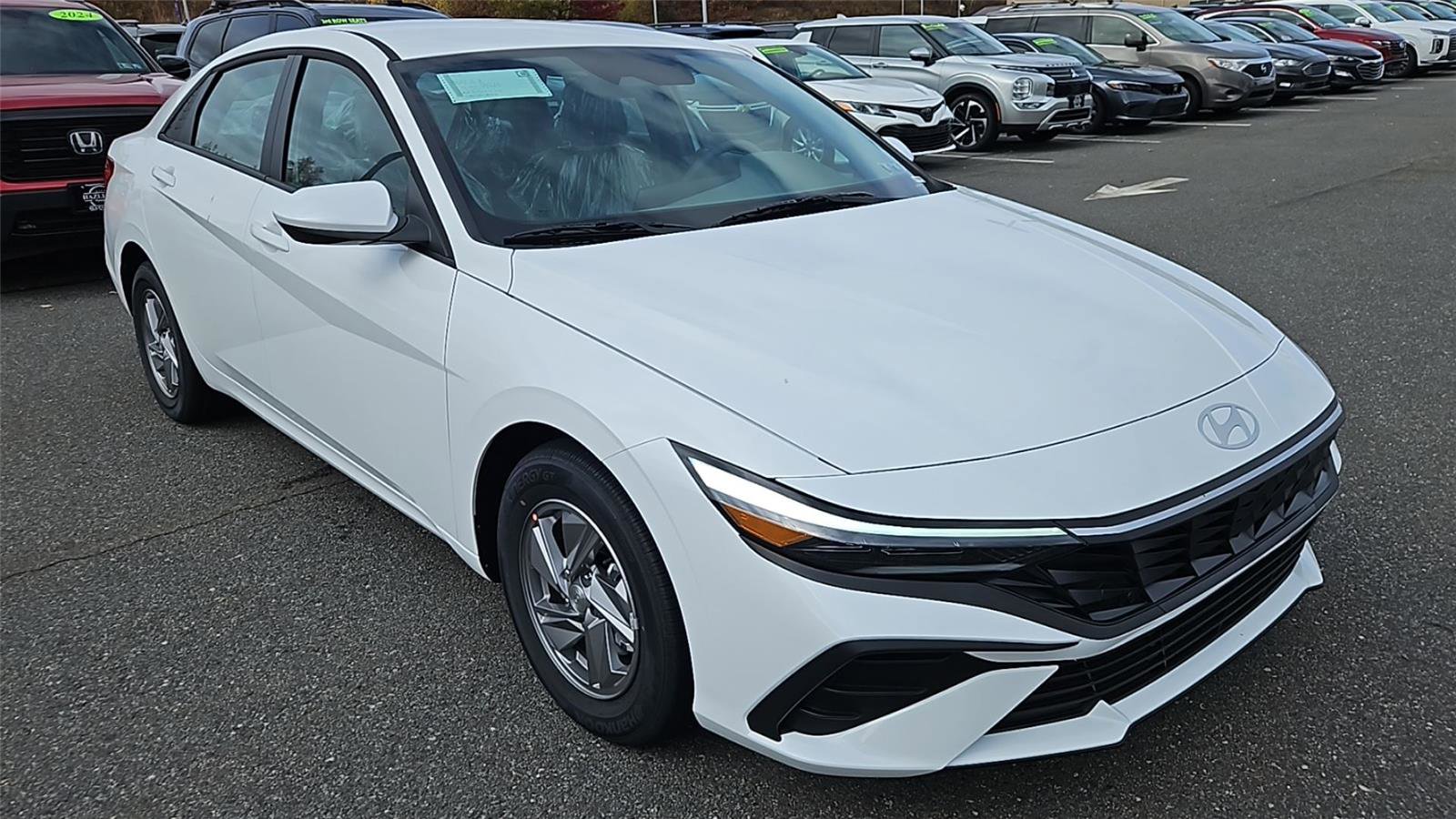 New 2025 Hyundai Elantra SE