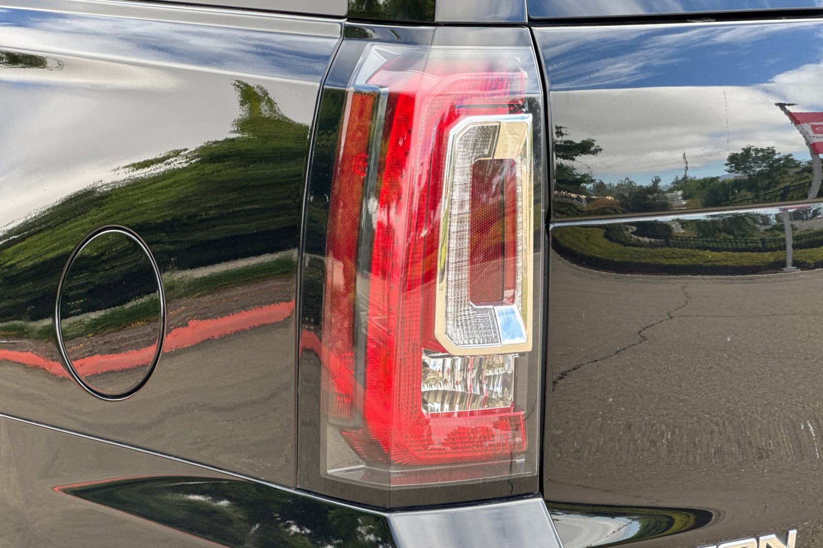 Used 2015 GMC Yukon SLE w/ Convenience Package AWD/4WD image 50