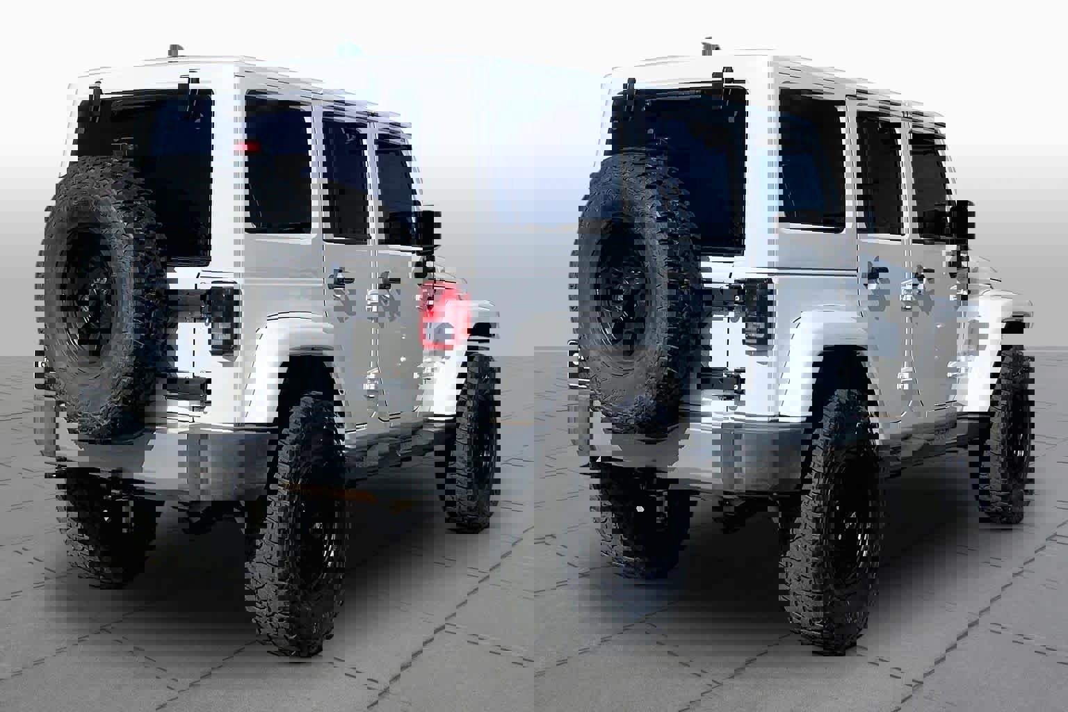 Used 2015 Jeep Wrangler Unlimited Sahara w/ Max Tow Package image 13