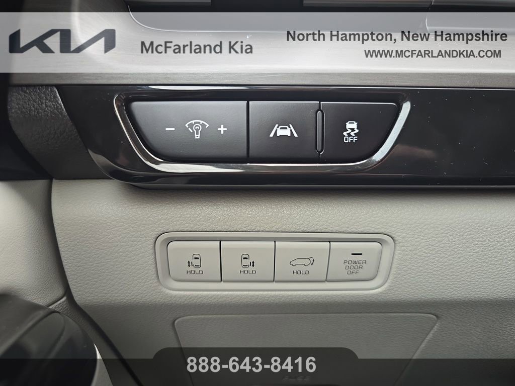 Used 2023 Kia Carnival EX image 23