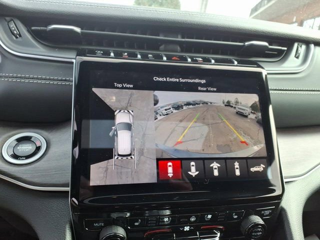 New 2025 Jeep Grand Cherokee L Limited w/ Luxury Tech Group II image 17